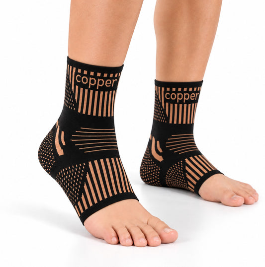 Glezniere Copper Ankle Support purtate pe picioare